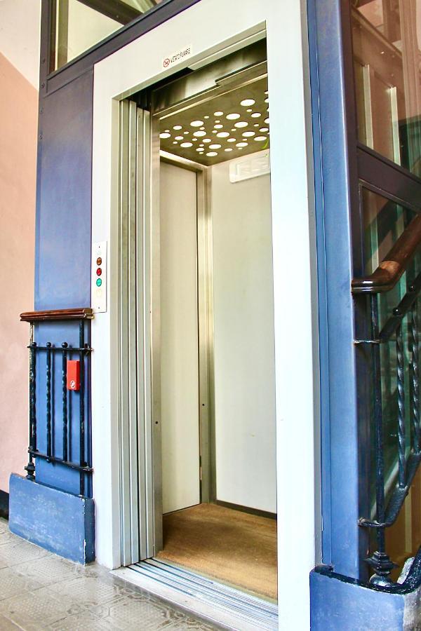 Exquisitely Renovated And Centrally Located Apartment With Free Parking Turín Exteriér fotografie